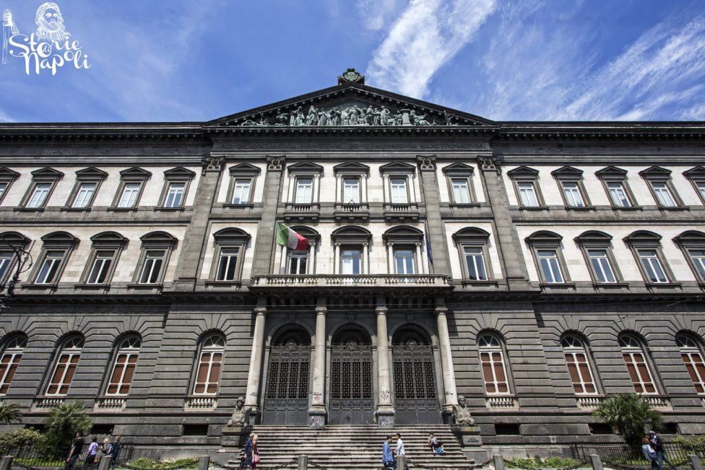 La storia del Sud Italia raccontata nel portone dell'Università Federico II (parte 1) Storie